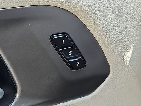 Used 2024 Chrysler Pacifica Touring-L FWD image 24