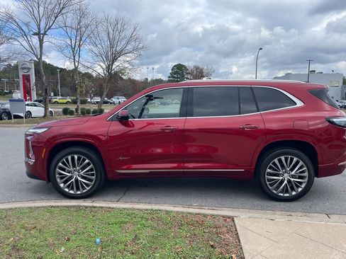 Used 2025 Buick Enclave Avenir w/ Super Cruise Package image 4