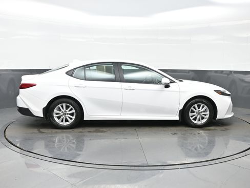 Used 2025 Toyota Camry LE w/ Convenience Package image 7