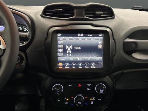 Used 2023 Jeep Renegade Altitude AWD/4WD image 12