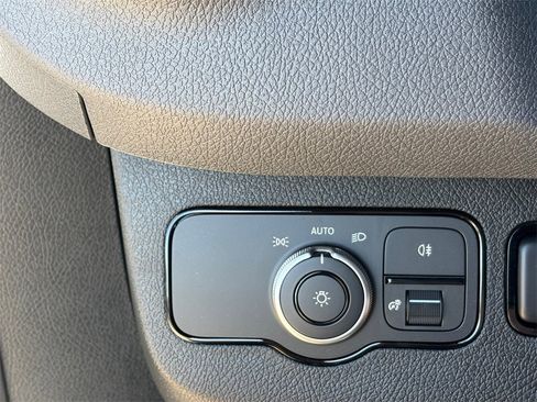 Used 2025 Mercedes-Benz Sprinter 2500 image 22