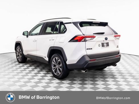 Used 2022 Toyota RAV4 XLE Premium AWD/4WD image 3
