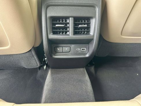 Used 2024 Cadillac XT4 Luxury w/ Cold Weather Package FWD image 13