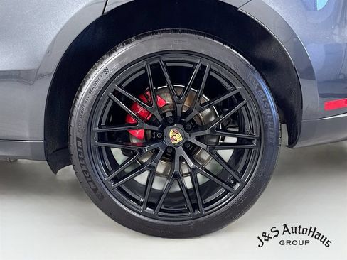 Used 2023 Porsche Macan S w/ Sport Chrono Package AWD/4WD image 39