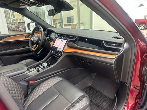 Used 2023 Jeep Grand Cherokee Summit image 14