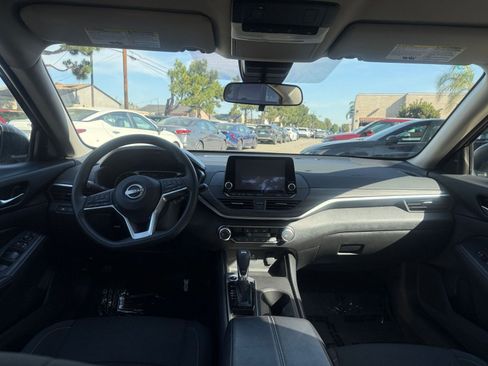 Used 2025 Nissan Altima 2.5 SV image 30