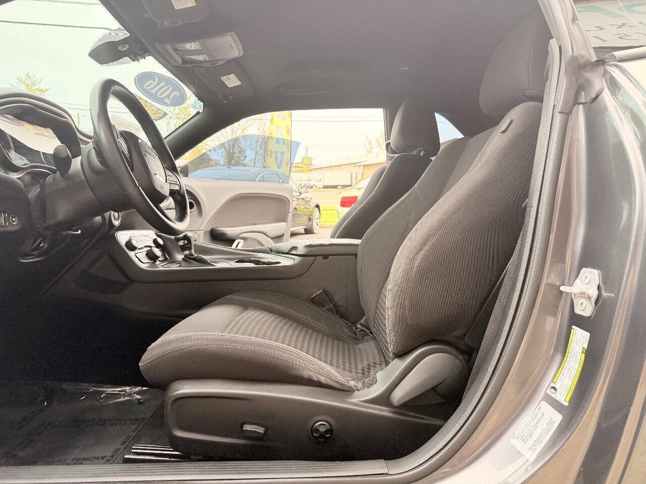 Used 2016 Dodge Challenger SXT RWD image 9
