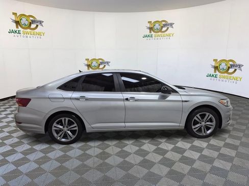 Used 2019 Volkswagen Jetta R-Line w/ R-Line Cold Weather Package FWD image 11