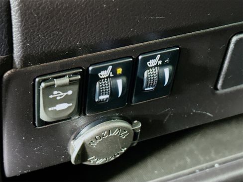 Used 2016 Toyota Sienna L image 21