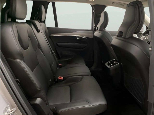 Used 2025 Volvo XC90 B5 Core AWD/4WD image 26