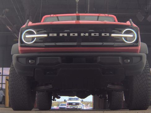 Used 2023 Ford Bronco Outer Banks w/ Sasquatch Package AWD/4WD image 6