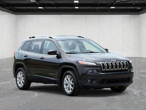 Used 2015 Jeep Cherokee Latitude w/ Cold Weather Group AWD/4WD image 7