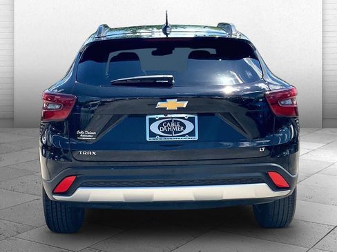 Used 2025 Chevrolet Trax LT w/ Driver Confidence Package FWD image 3