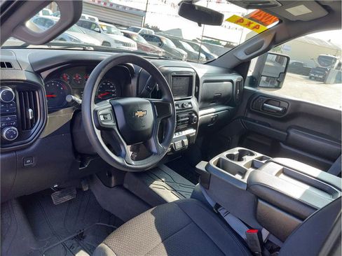 Used 2020 Chevrolet Silverado 2500 Custom w/ Custom Convenience Package image 4