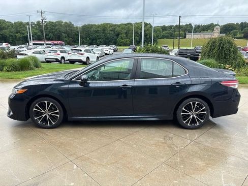 Used 2018 Toyota Camry SE FWD image 4