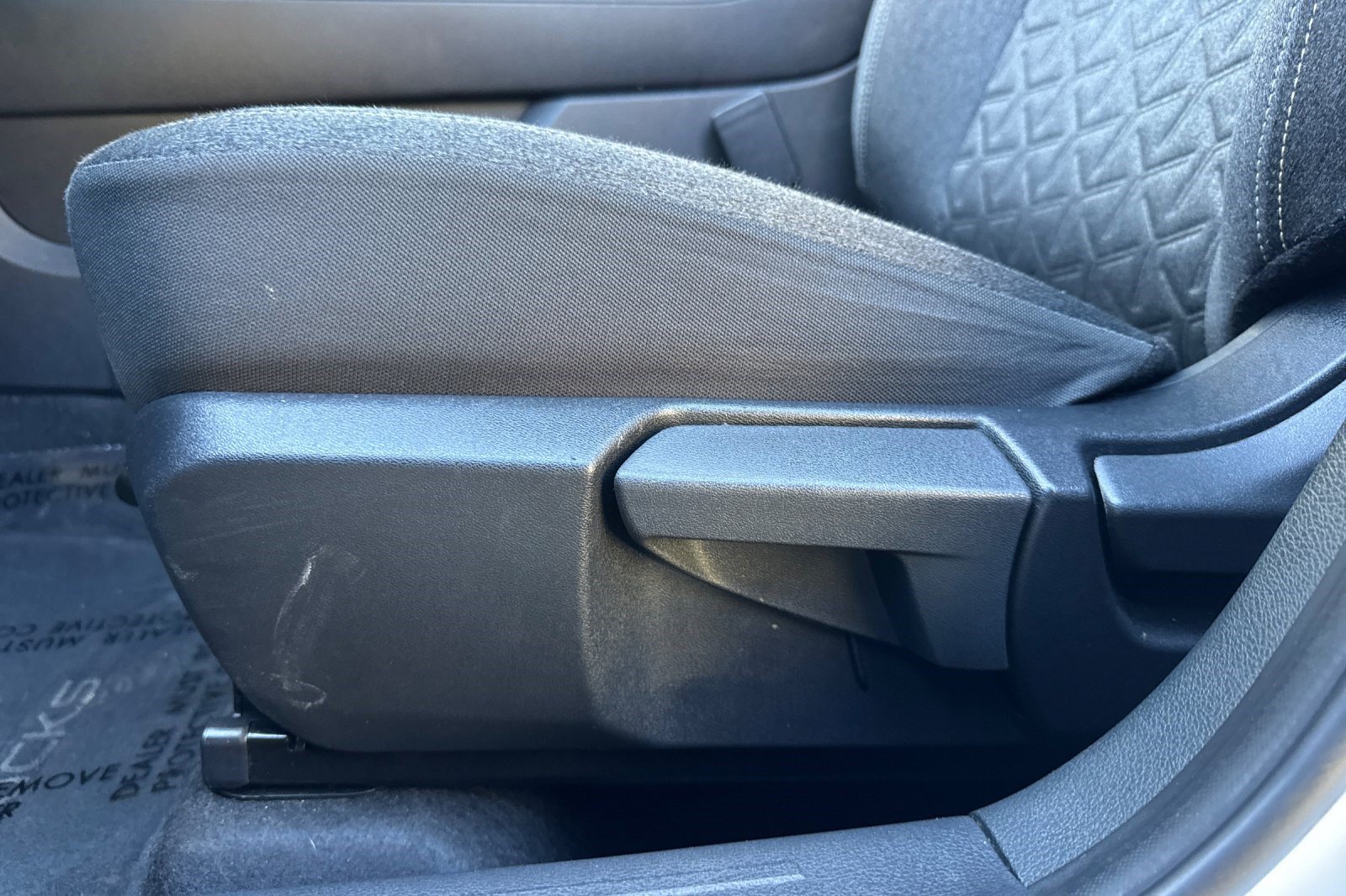 Used 2025 Nissan Kicks SV FWD image 15