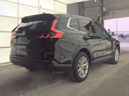 Used 2025 Honda CR-V EX image 3