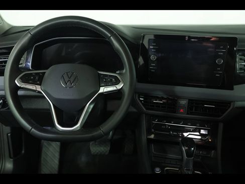 Used 2026 Volkswagen Jetta SE FWD image 15