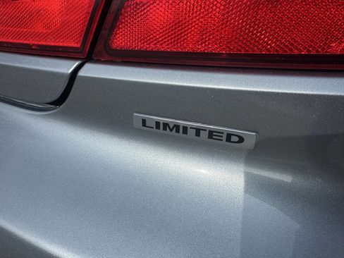 Used 2009 Chrysler Sebring Limited image 11