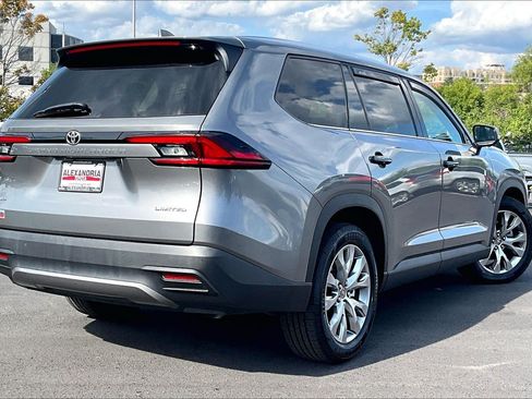 Used 2025 Toyota Grand Highlander AWD image 12