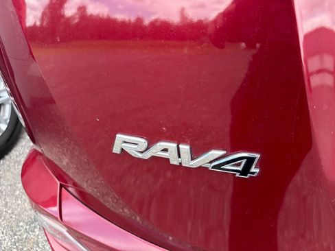 Used 2018 Toyota RAV4 Limited FWD image 16