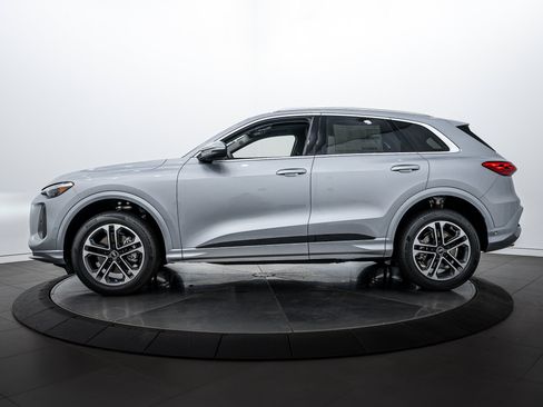 Used 2025 Audi Q5 Premium Plus w/ Premium Plus AWD/4WD image 7