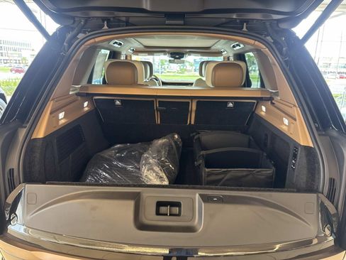 New 2026 Land Rover Range Rover SV AWD/4WD image 7