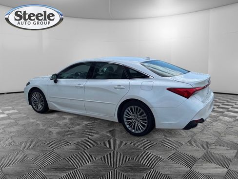 Used 2019 Toyota Avalon Limited FWD image 3