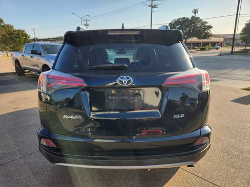 Used 2018 Toyota RAV4 XLE FWD image 4
