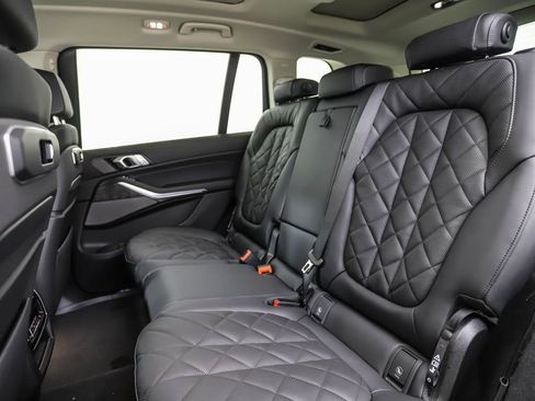 Used 2025 BMW X7 xDrive40i image 22