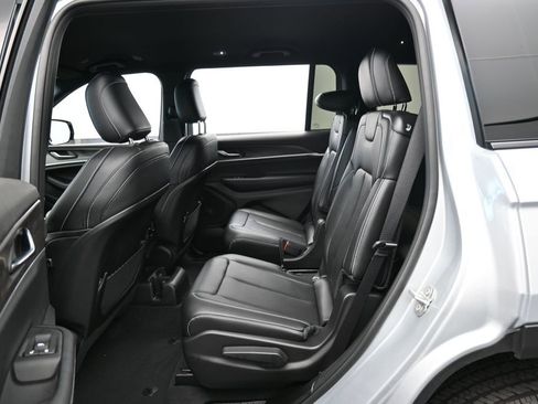 Used 2025 Jeep Grand Cherokee L Limited RWD image 32