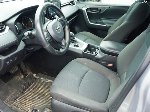 Used 2021 Toyota RAV4 LE AWD/4WD image 9