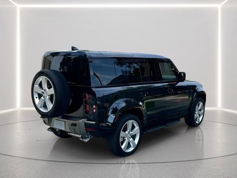New 2025 Land Rover Defender 110 X-Dynamic SE image 5