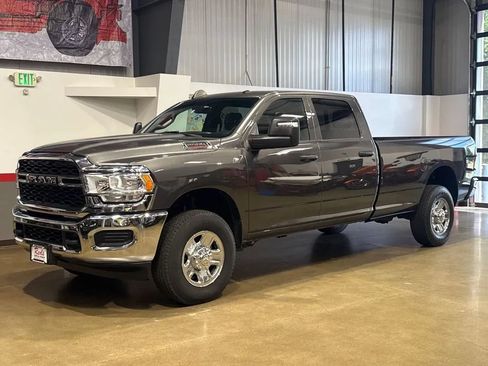 Used 2024 RAM 2500 Tradesman w/ Chrome Appearance Group AWD/4WD image 14