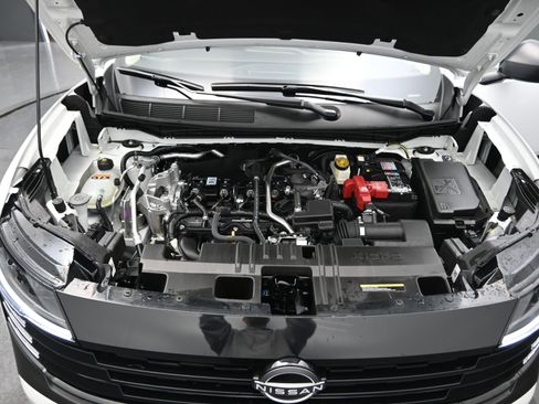 Certified 2025 Nissan Kicks S image 19