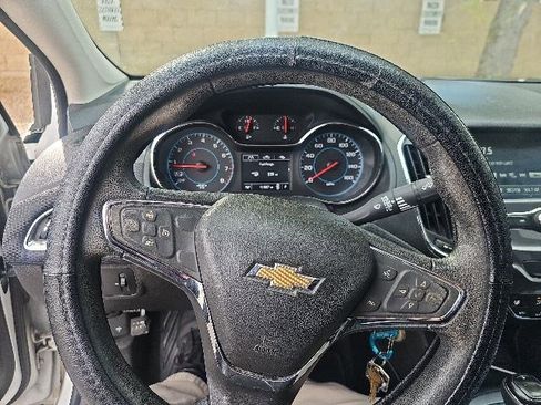 Used 2016 Chevrolet Cruze LT FWD image 5