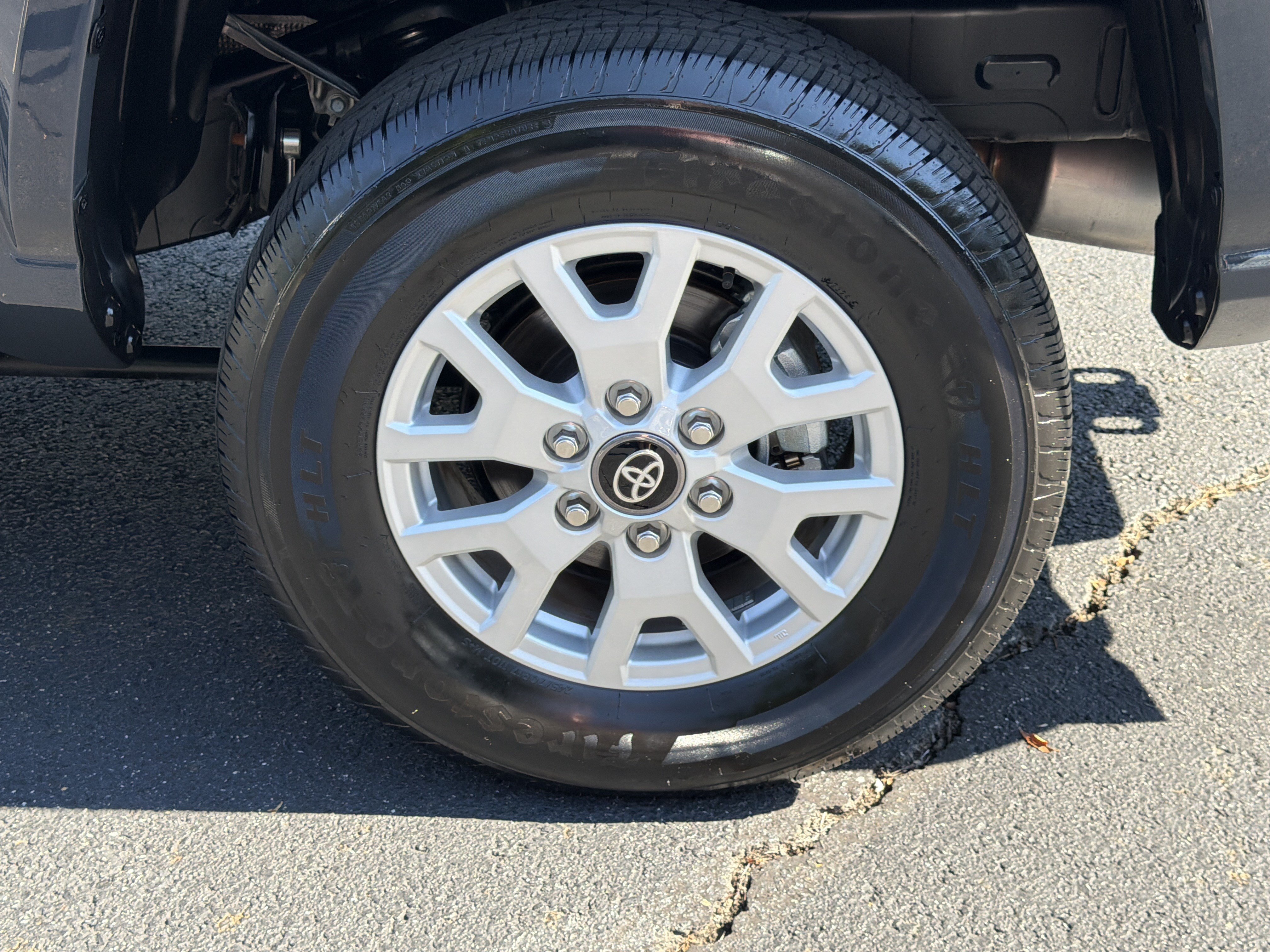 Used 2024 Toyota Tacoma SR5 AWD/4WD image 19