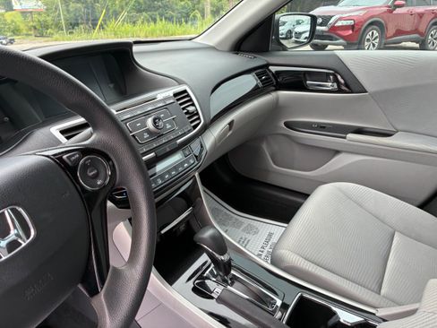 Used 2017 Honda Accord LX image 19