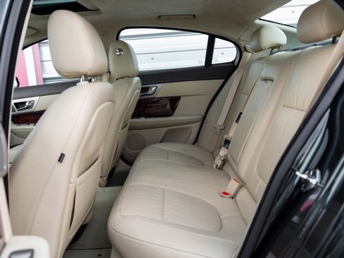 Used 2011 Jaguar XF Portfolio image 26