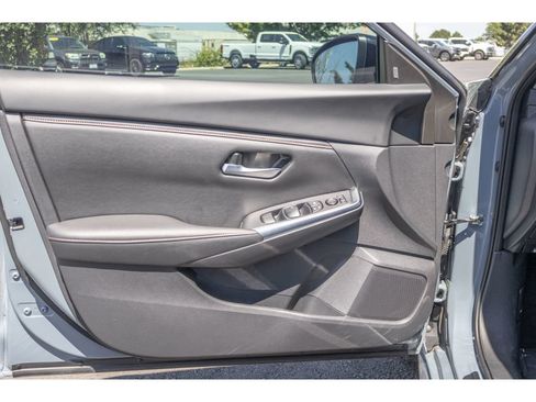 Used 2024 Nissan Sentra SR FWD image 17