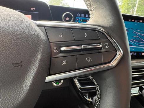Used 2025 Chevrolet Traverse High Country FWD image 17