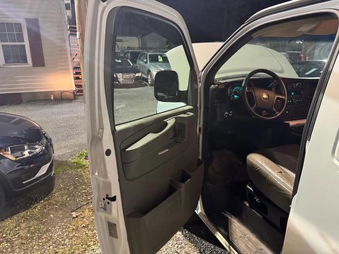 Used 2014 Chevrolet Express 3500 image 12