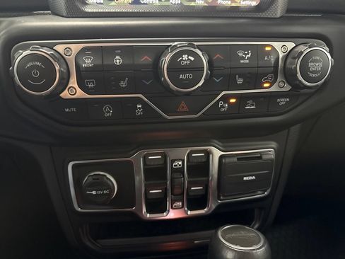 Used 2021 Jeep Gladiator Overland w/ Popular Equipment Package AWD/4WD image 21