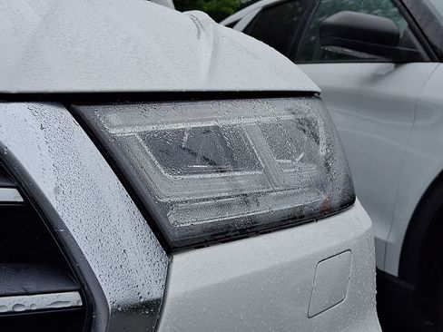 Used 2018 Audi Q5 2.0T Premium Plus w/ Premium Plus Package AWD/4WD image 4