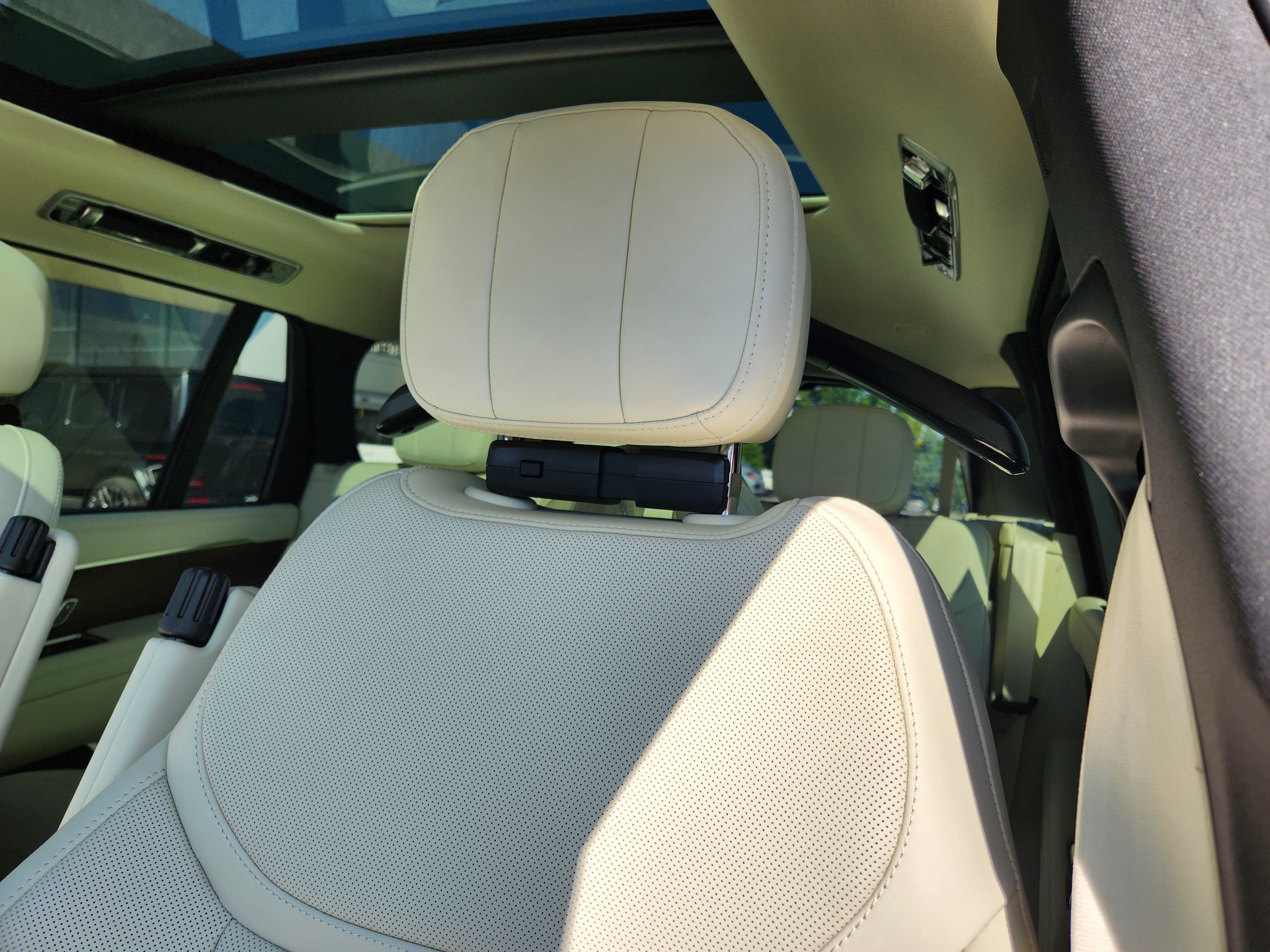 New 2027 Land Rover Range Rover Long Wheelbase SE AWD/4WD image 9