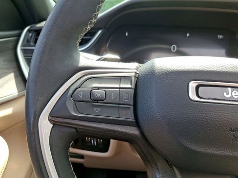Used 2023 Jeep Grand Cherokee L Limited AWD/4WD image 17