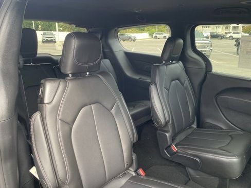 New 2026 Chrysler Pacifica Select image 30