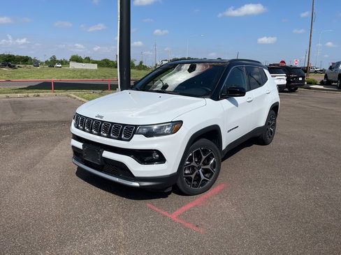 Used 2025 Jeep Compass Limited AWD/4WD image 3