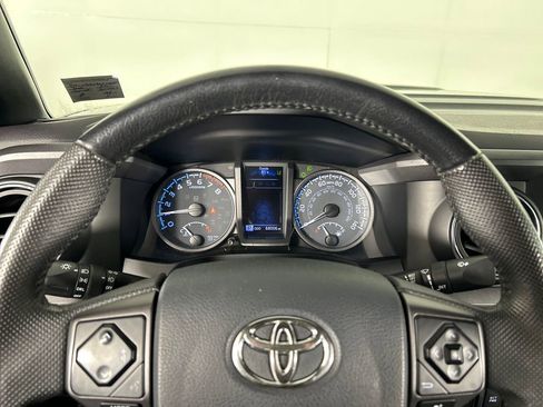 Used 2020 Toyota Tacoma TRD Sport w/ Technology Package AWD/4WD image 13