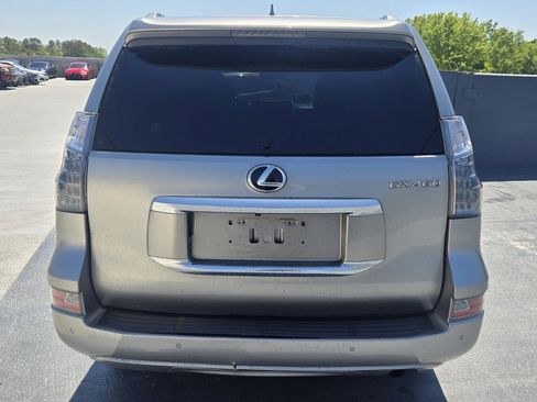 Used 2020 Lexus GX 460 Premium w/ Premium Package image 8
